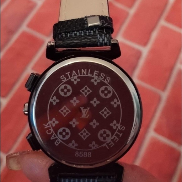 Womens Watch - Picture 2 of 3